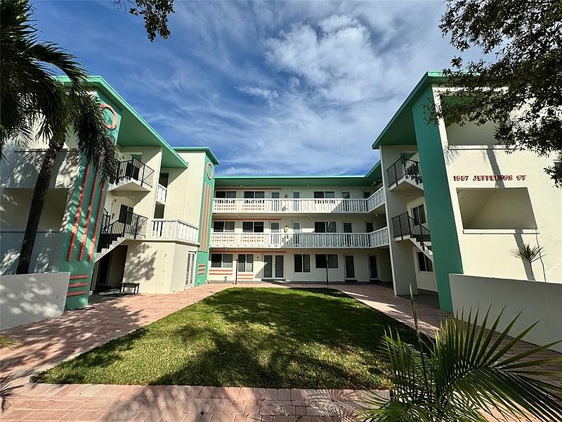 Building Photo 3
