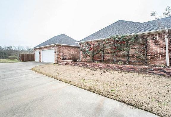 2nd image of 1920 Briar Oak Dr