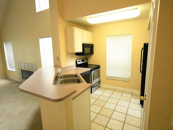 4th image of 13703 RICHMOND PARK Drive #2208
