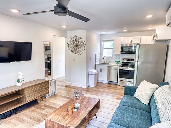 3rd image of 510 15th Ave S #1