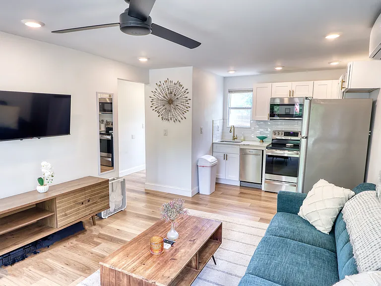 510 15th Ave S #1 — Photo 3