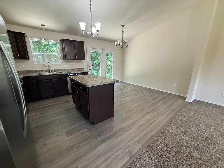 923 Foster Ct — Photo 5