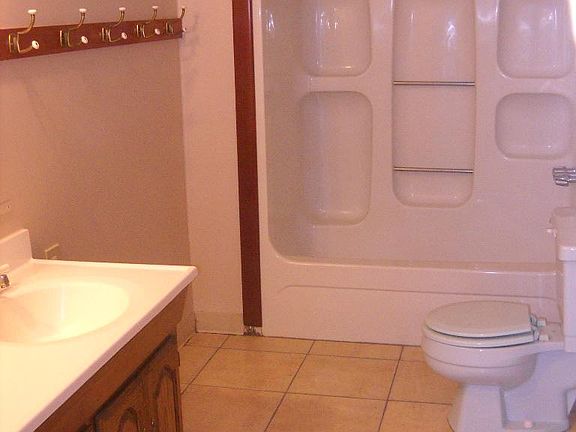 Yacht-style BATHROOM