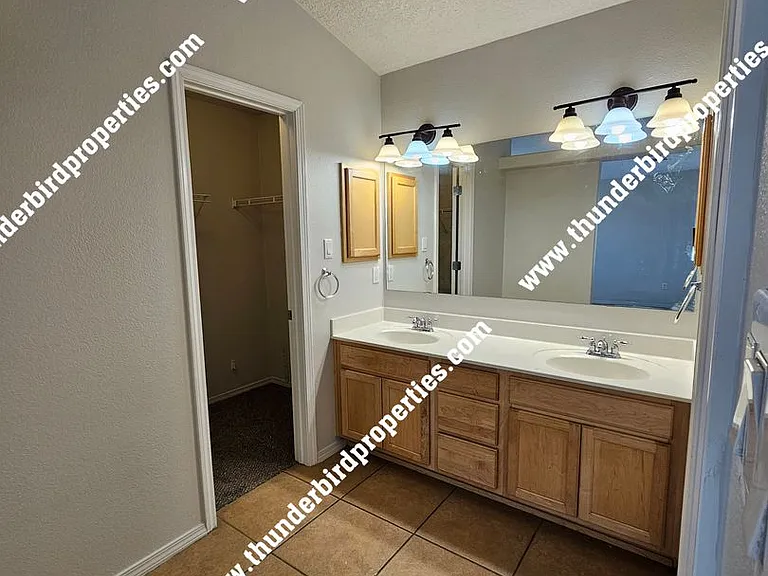 2202 Margarita Dr SE — Photo 8
