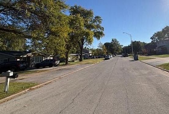 4th image of 6716 W 88th Pl