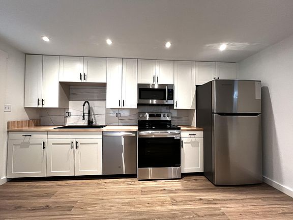 3rd image of 961 Melwood Dr