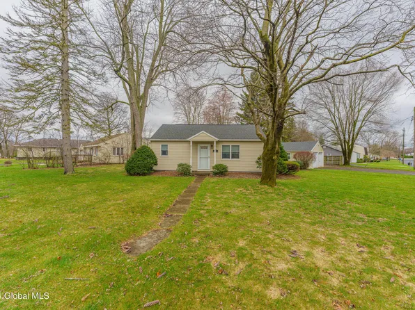 27 Prince Court, Loudonville, NY 12211