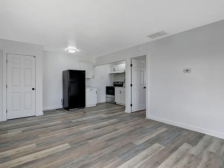 Newly Remodeled Spacious One Bedroom Apartments with Off Street Parking
Located in the Northmont City School District
Sewer,Water, and Trash Paid!
Call or text Direct for Showing