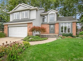 7155 Loma Linda Dr NE, Rockford, MI 49341