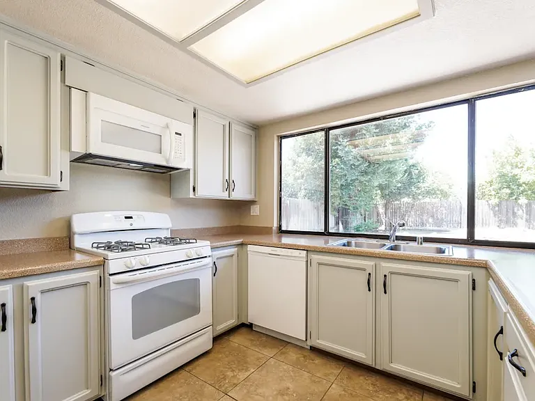 607 Grider Dr — Photo 3