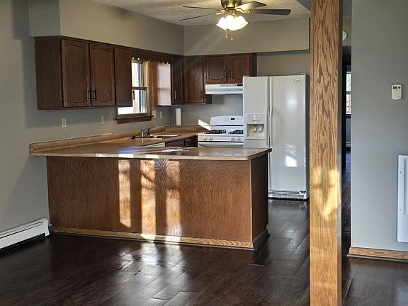 3rd image of 726 W 2nd St #11185250
