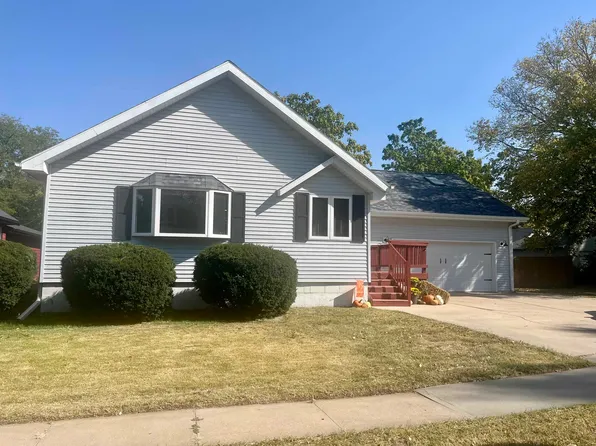 332 Smith Ave, Minden, NE 68959