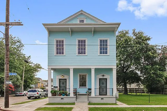 300 S Scott St — Photo 1