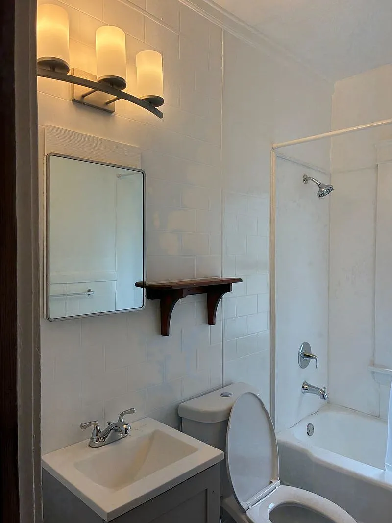 2 bed, $1,000 — Photo 4
