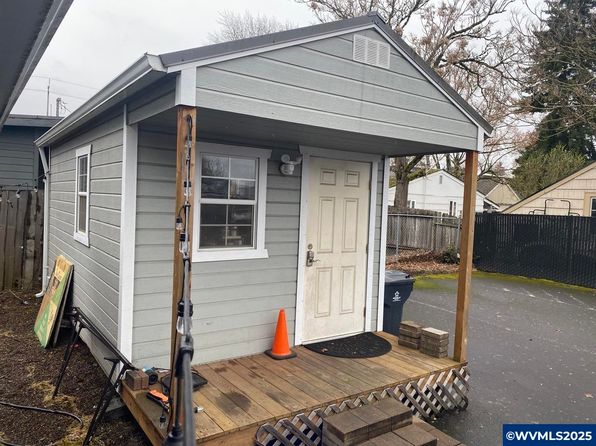 salem-oregon-80487815 picture