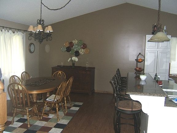 3rd image of 2601 Emerald Ln E