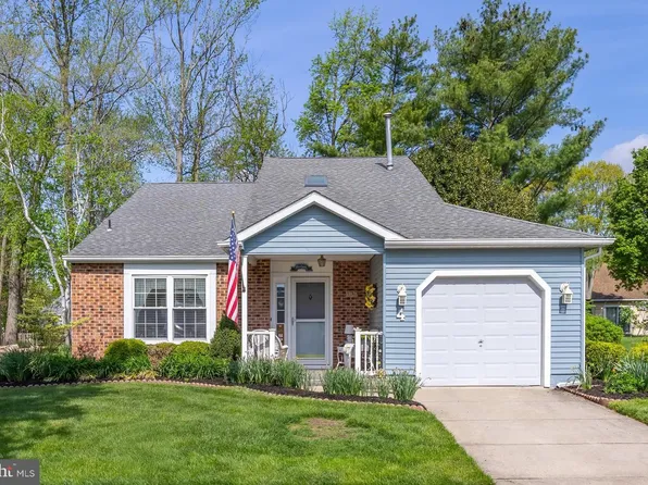 4 Stewart Ln, Deptford, NJ 08096