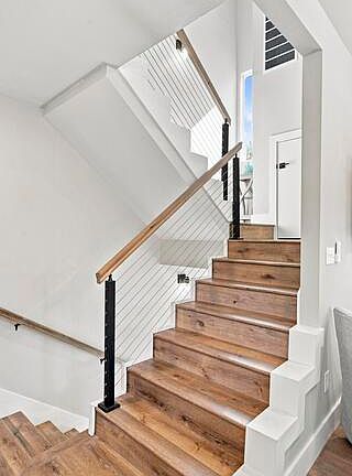 3rd image of 1823 Burnet St #102