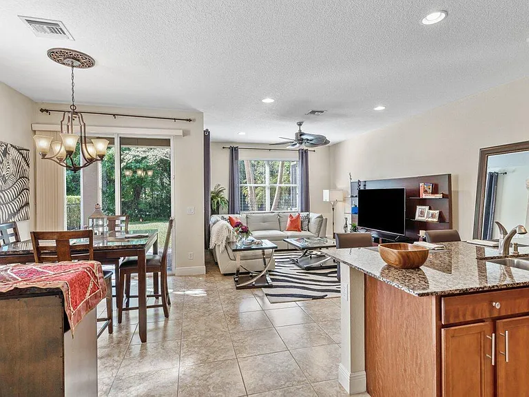 5009 Dulce Ct — Photo 6