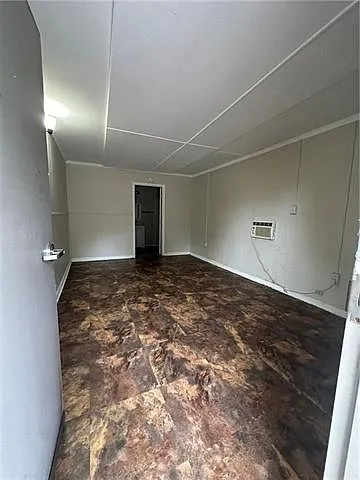 Studio, 1.0 bath, 300 sqft, $700 — Photo 2