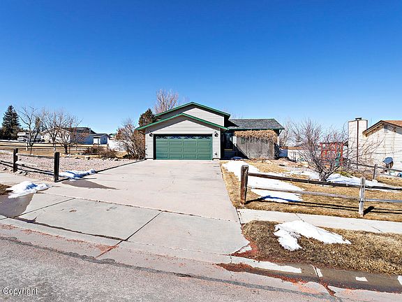 4th image of 401 Sandcreek Cir