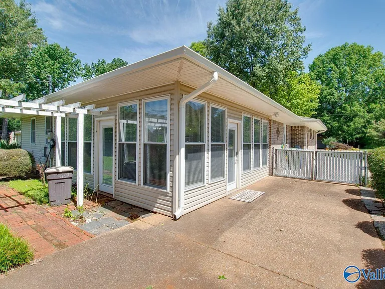 211 Wingate Ave SW — Photo 39