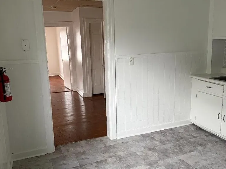 526 Morris Ave — Photo 3