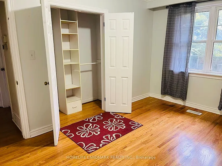 3498 Orion Cres — Photo 4