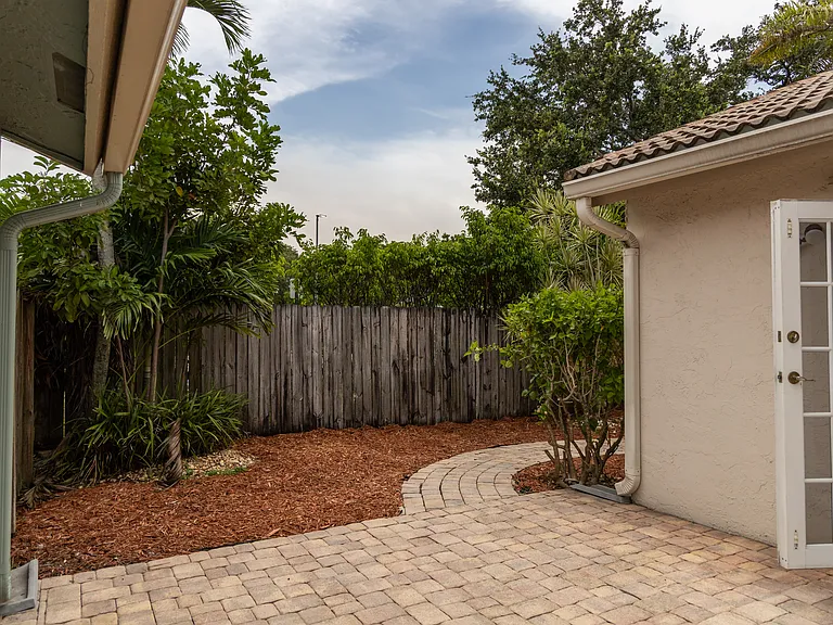 5851 Bristol Ln — Photo 21