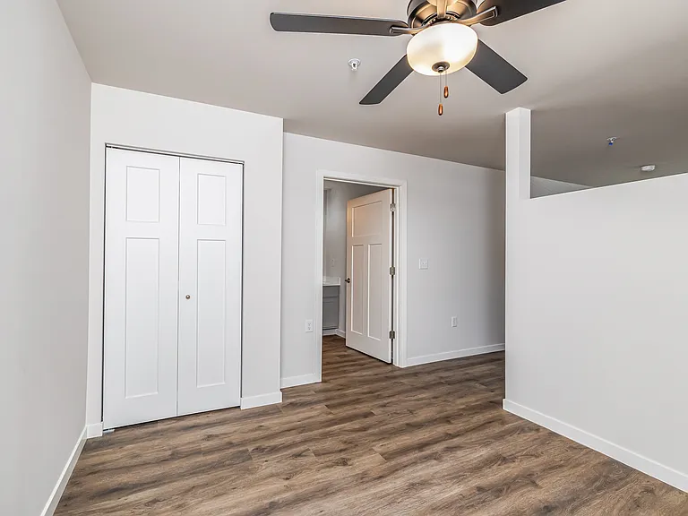 899 Chapel Dr — Photo 7