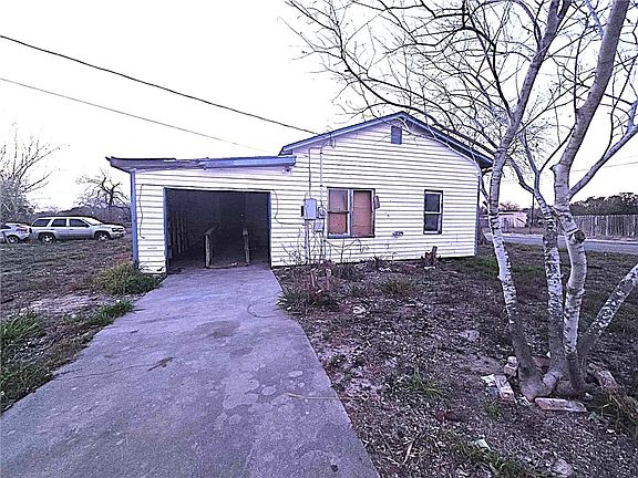 4th image of 921 E A Ave