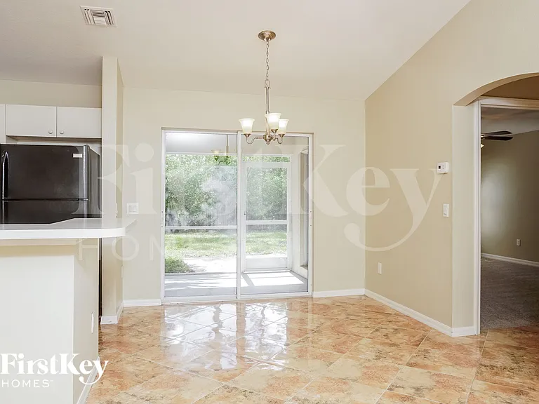 2476 Parrot St — Photo 6