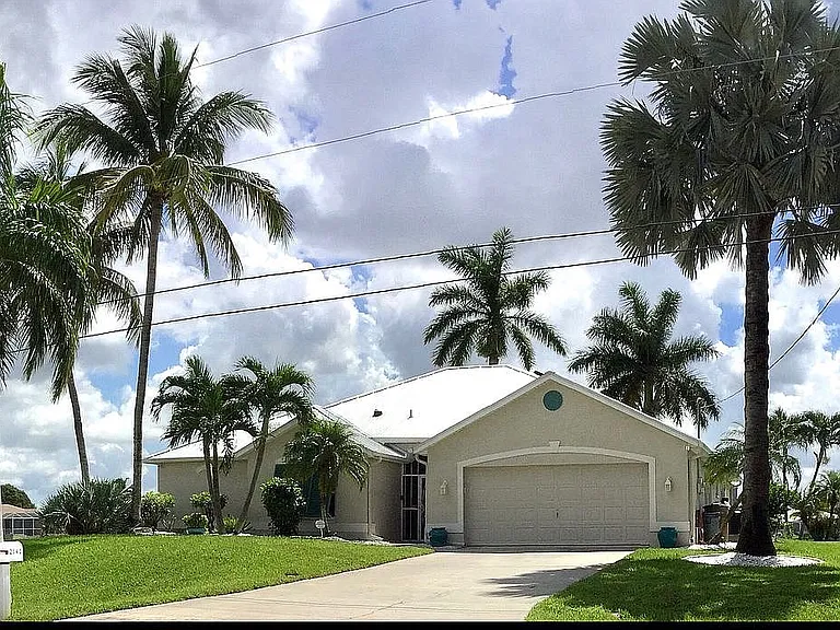 2543 SW 15th Ave — Photo 1