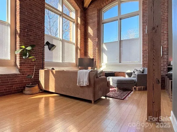 201 S Hoskins Rd APT 136, Charlotte, NC 28208