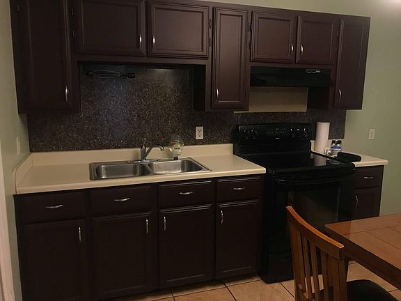 dinning table and microwave not available