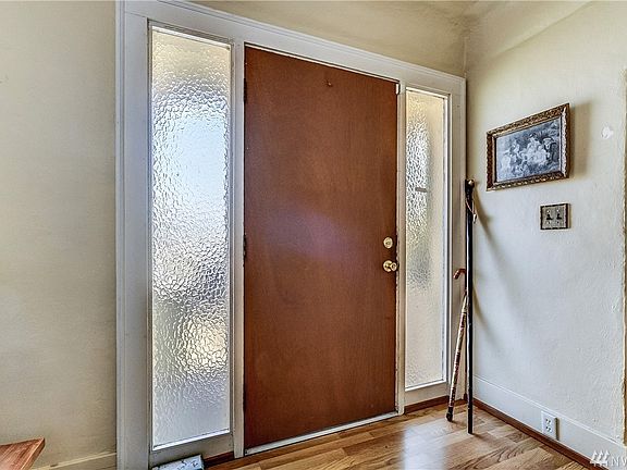 Sidelight windows highlight the foyer with natural light and still give privacy. 