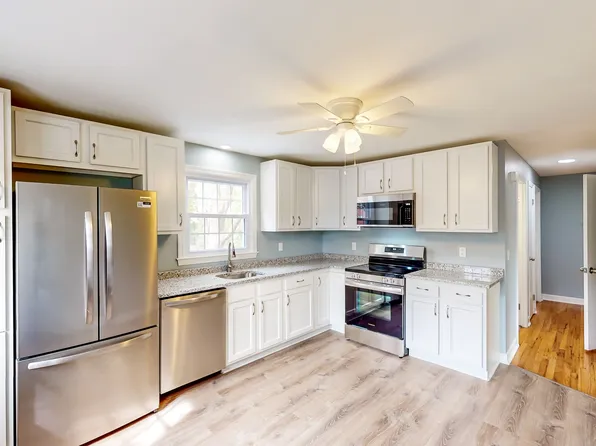 28 Chapel Hill Road, Montville, CT 06370