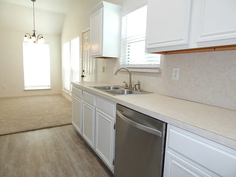 1412 Wesley Dr — Photo 12