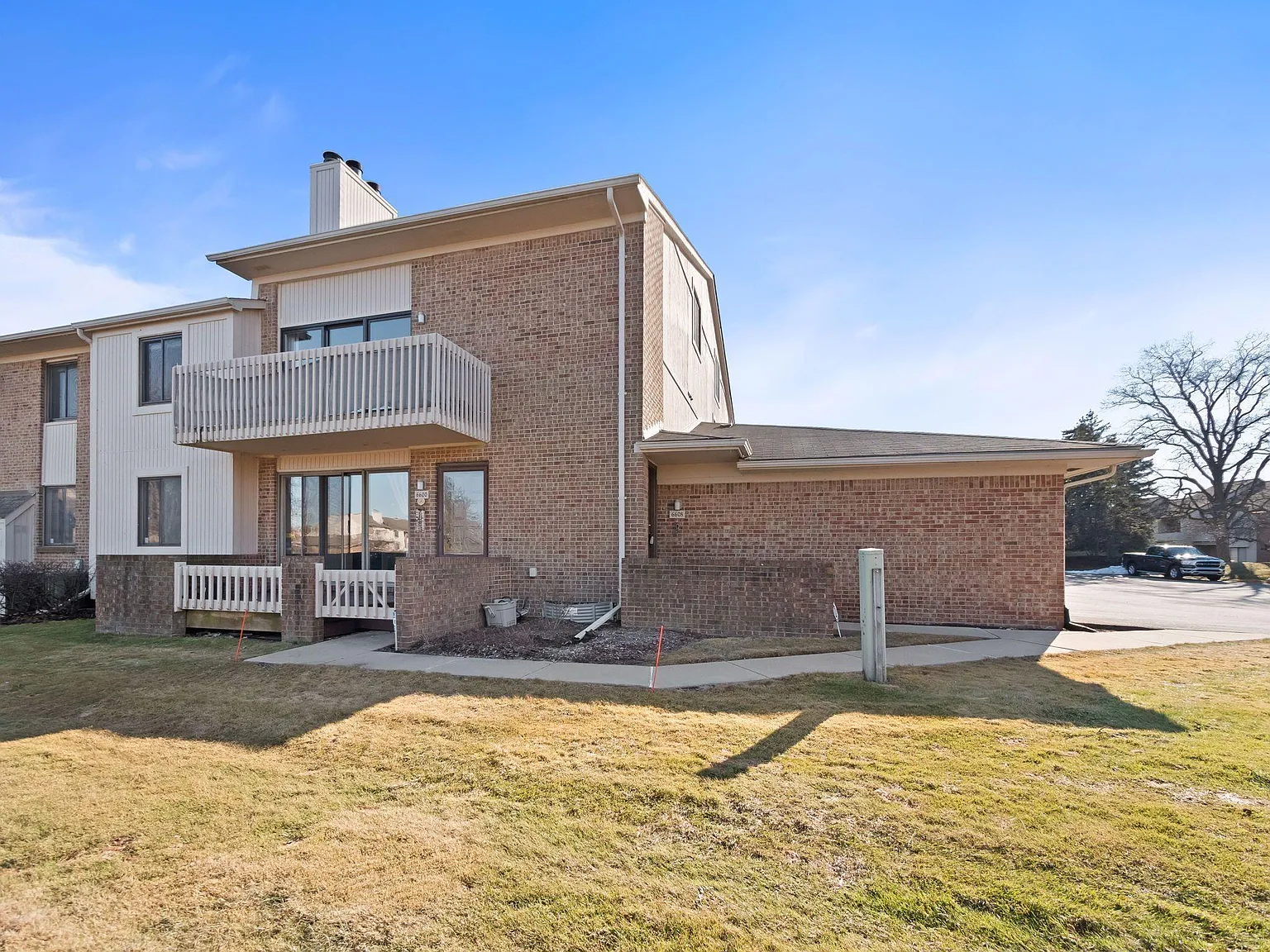 3 bed, 3.0 bath, 1958 sqft, $2,850 — Photo 1