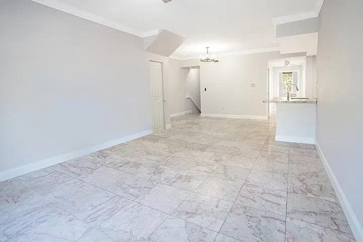 3 bed, 1315 sqft, $2,900 — Photo 4