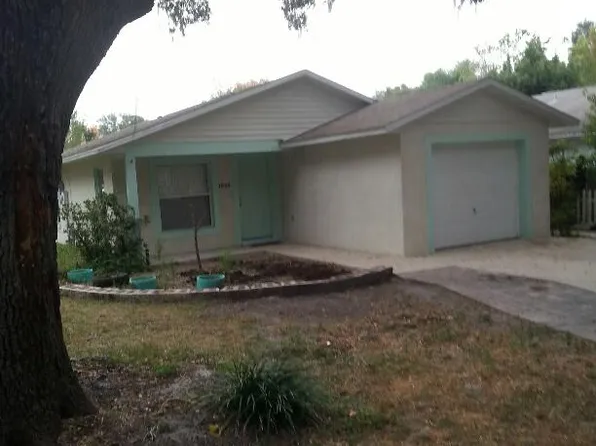 1040 Clayton St, Mount Dora, FL 32757