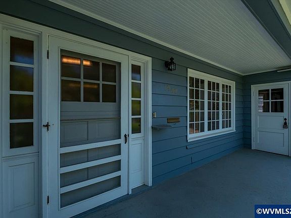 4th image of 1960 E Nob Hill St SE