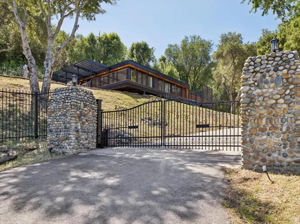 19751 Hicks Rd, Los Gatos, CA 95032