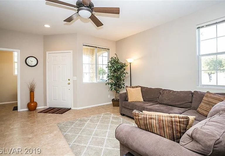 1142 Village Crossing Ln — Photo 4