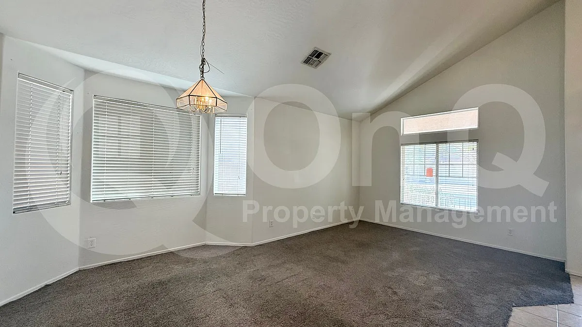 4 bed, 4.0 bath, 2159 sqft, $2,295 — Photo 2