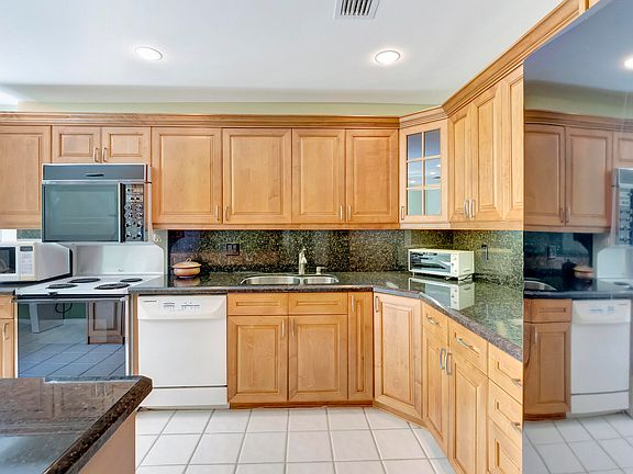 5th image of 49 Eastgate Drive #A
