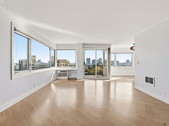 3rd image of 2211 SW Park Pl Unit 702