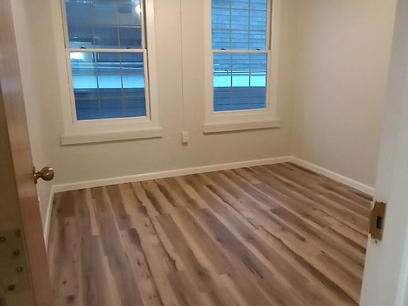 4th image of 137 E Main St #101