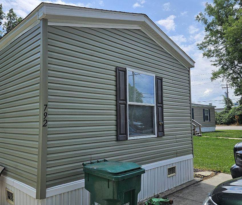 1st image of 792 Willow Creek Dr