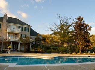 18958 Woodburn Rd, Leesburg, VA 20175